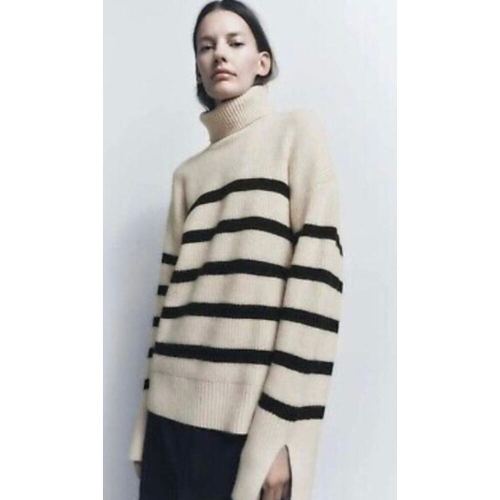 Zara Ribbed Cream & Black Striped
Turtleneck Sweater Small
